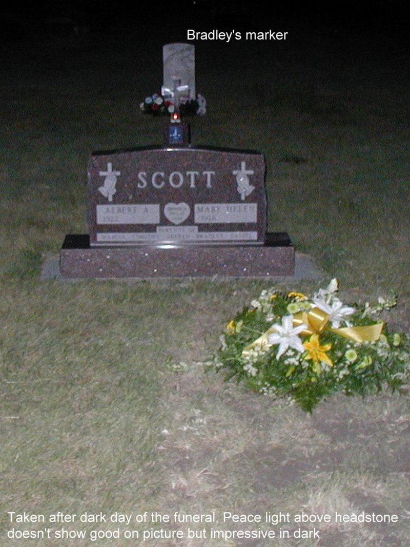 2004/07(July)/05(Mothers-Funeral)/800x600_2004-07-29 21-02-49.JPG